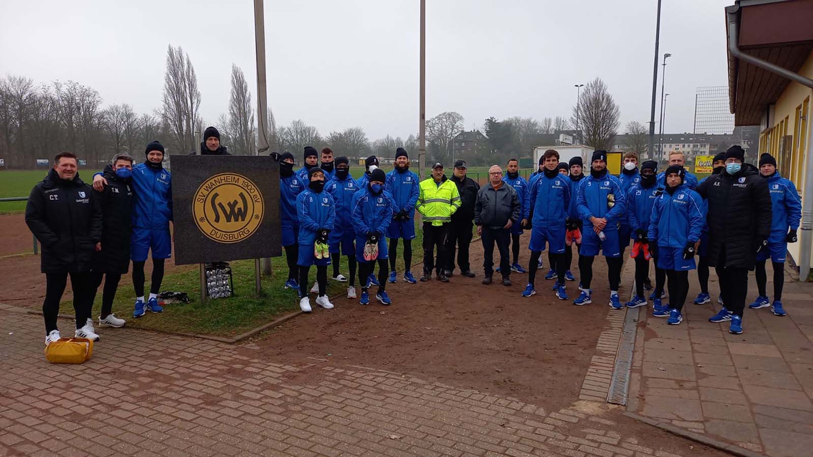 Foto des 1. FC Magdeburg auf dem Trainingsgelände des SV Wanheim